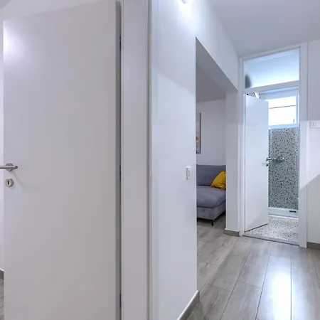 Nikola By Interhome * Porec