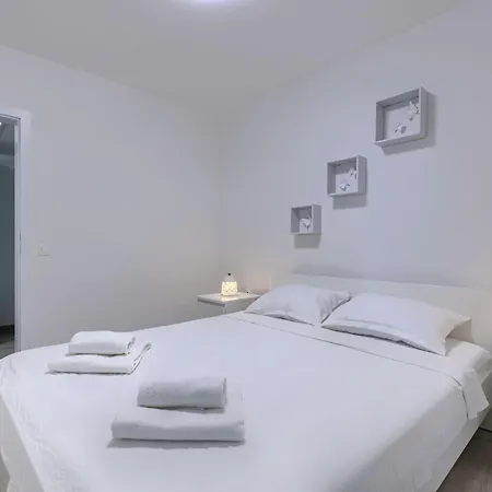 Nikola By Interhome Apartman *