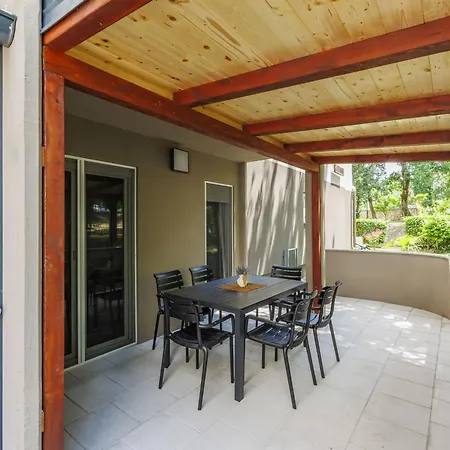 Nikola By Interhome Apartman