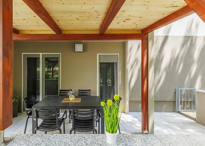 Nikola By Interhome Appartement Poreč